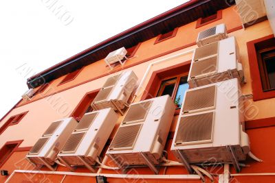AIR CONDITIONER