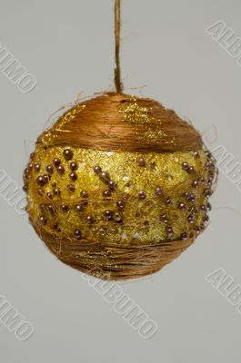 gold bulb to the fir tree