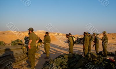 Israeli soldiers excersice in a desert