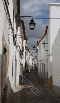 Street coloured in white and yellow