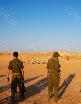 Israeli soldiers excersice in a desert