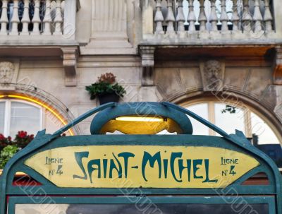 Metropolitan sign in Paris