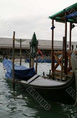 Gondola pier