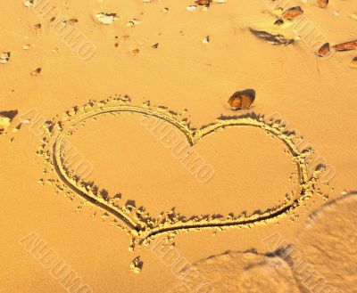 heart written on the sand _3