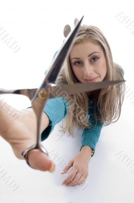 woman showing scissor