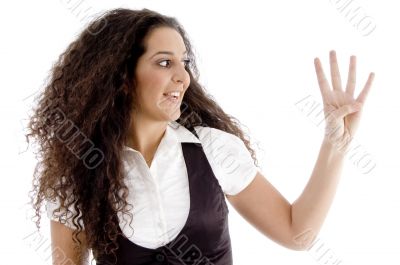woman counting the number four