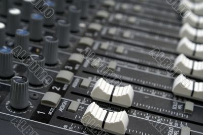 Audio mixer console