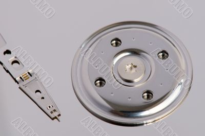 Hard disk drive