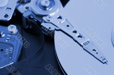 Hard disk drive