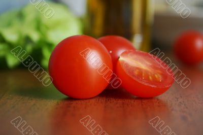 tomatos cherry on the table