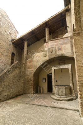 San Gimignano (Siena) - Court with well and staircase