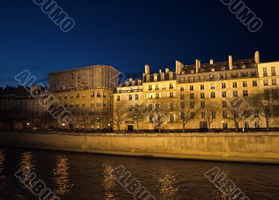 Highlighting buildings on the river in Paris
