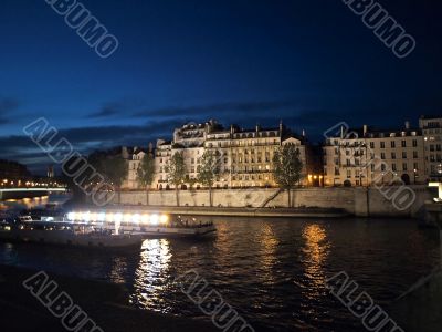 Highkighting by boat lamps houses