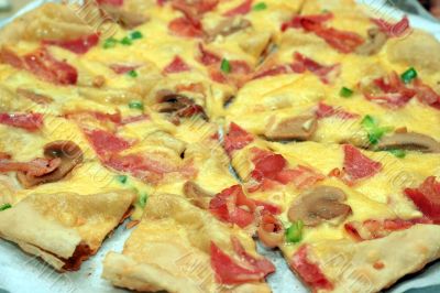 tropical bacon pizza