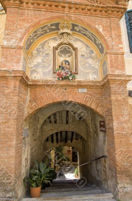 Castelnuovo Berardenga (Siena) - Covered street with steps