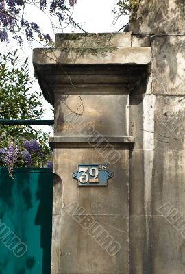 House gates and number
