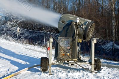 Snow gun