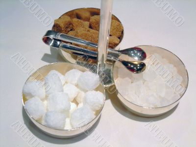 cane sugar, white sugar and candy sugar cubes with tongs