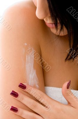 woman applying lotion on her arm