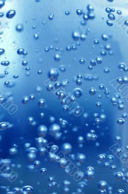 Blue water with bubbles
