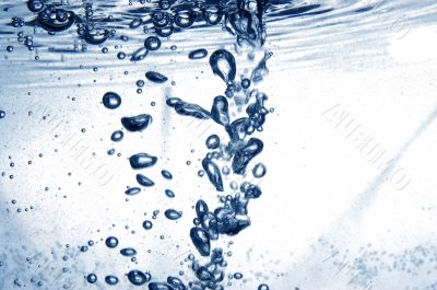 Blue water with bubbles