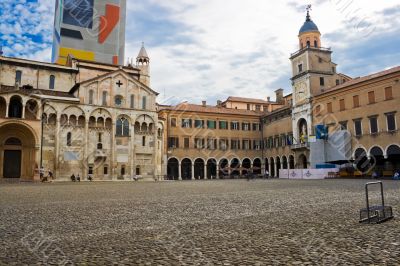 Modena square