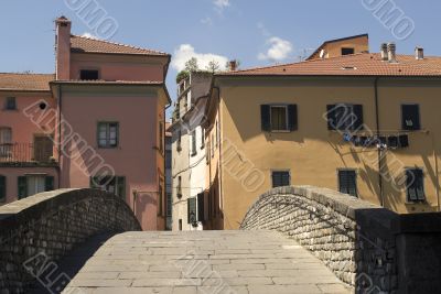 Pontremoli (Tuscany) - Ancient bridge and colorful houses
