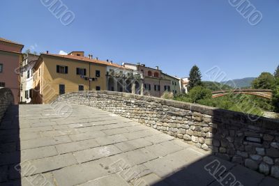Pontremoli (Tuscany) - Ancient bridge and colorful houses