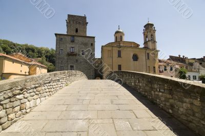 Pontremoli (Tuscany) - Ancient bridge and colorful buildings