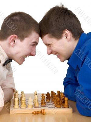 Mans to play chess