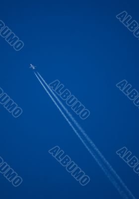 Contrail and Jetliner