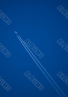 Contrail and Jetliner