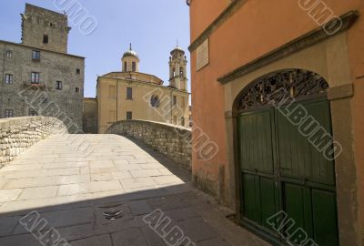 Pontremoli (Tuscany) - Ancient bridge and colorful buildings