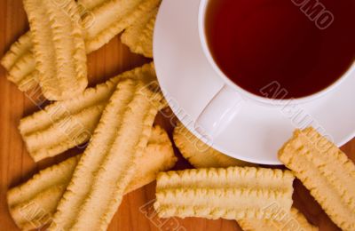 cup of black tea and cookies