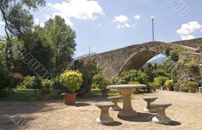 Pontremoli (Tuscany) - Garden and ancient bridge