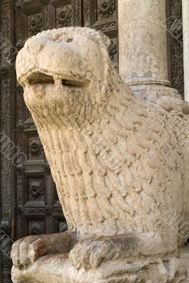 Cathedral of Parma - Statue