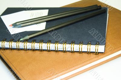 3 pensil 2 bisnesscard 2 notebooks