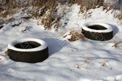 Autotire covers under snow