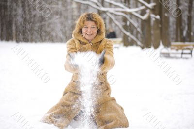 woman with winter in park