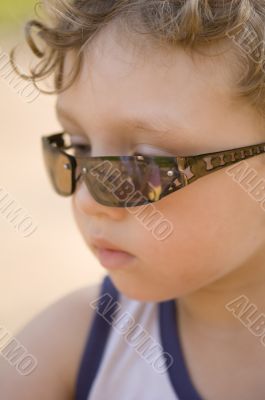 Boy in sun glasses macro