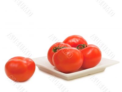 tomatoes in plate