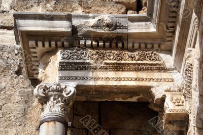 Column and wall