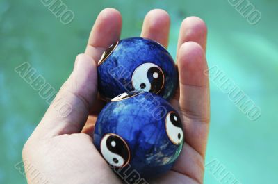 Ying yang balls