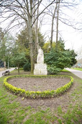 iradier statue