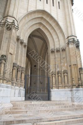 side door vitoria cathedral