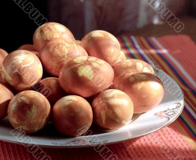 Plate with pasch-eggs