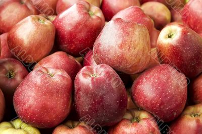 red apples