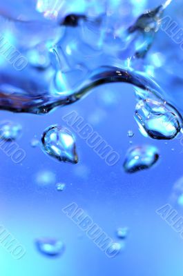 Blue water with bubbles