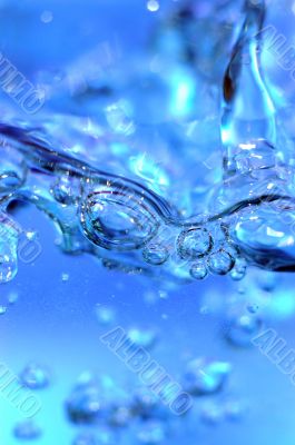 Blue water with bubbles