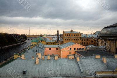 City under cloudy heaven